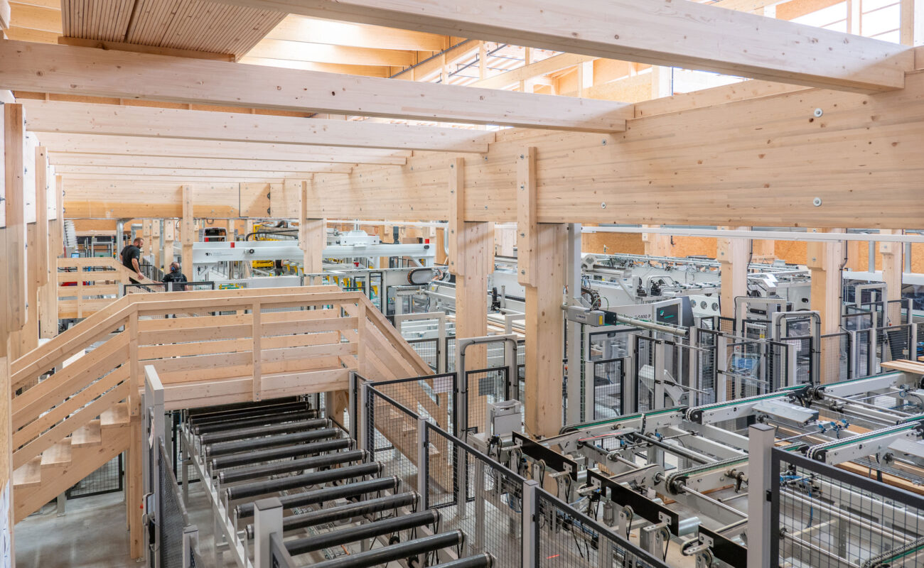 STRATTURA Naturholzdecken Produktionszentrum Root