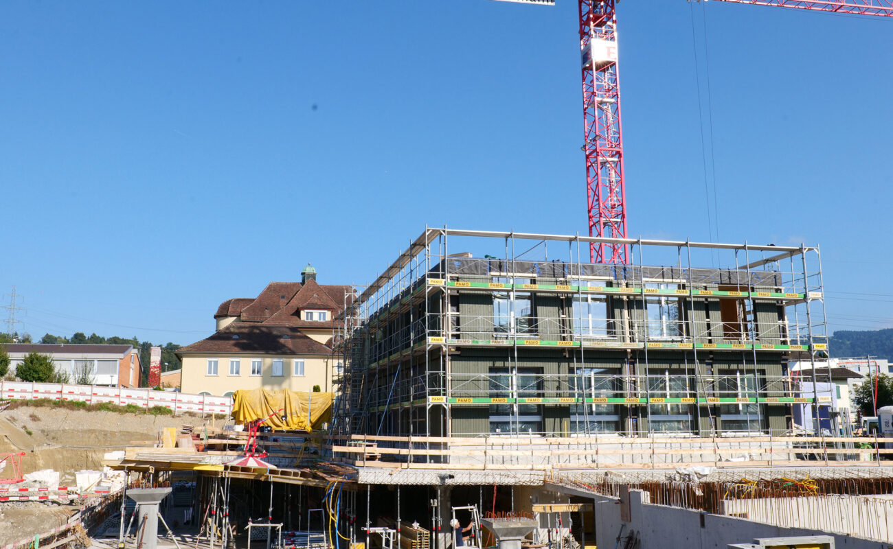 Mehrfamilienhäuser Schützenmattpark Inwil LU, aufrichten
